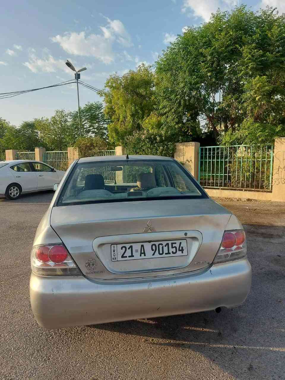 لانسەر ٢٠٠٩ مەکینە گەورە دوو پارچەی سبوغە بەبێ داخلی  جەمپەکی خەفیفی پشتی هەیە گیر و مەکینە و تەبرید بەشەرت تەقەو رەقە بەشەرت سەیارەکە لە هیچی نەقس نیە سەنەوی  هەموو شتی نوێیە رەقەم مۆبایل:*********** أربيل, العراق

