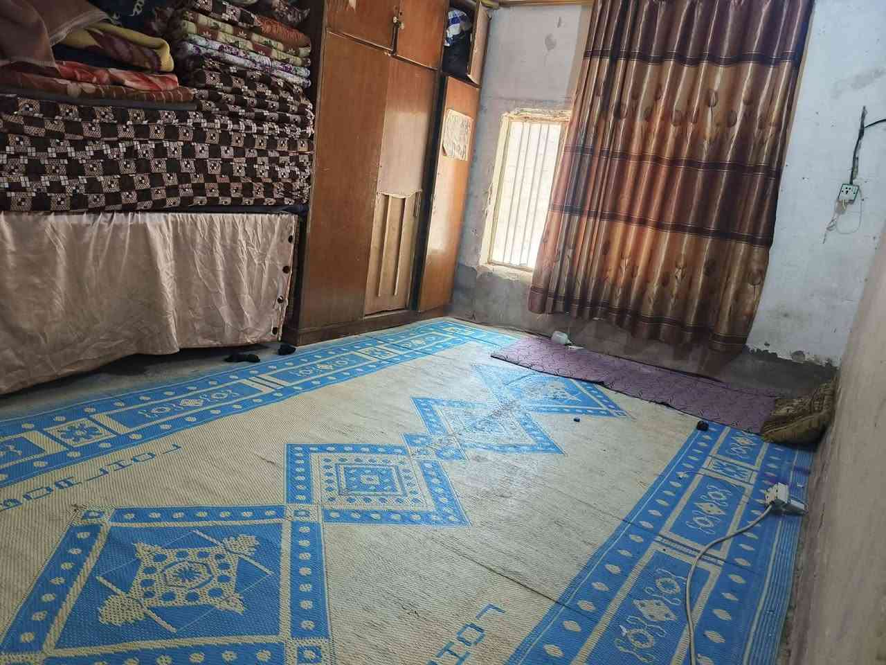 بيت للبيع حي العامل بغداد 801قرب ساحه الرساله
يتكون من استقبال غرفه مطبخ ترك خلفي مساحته مال غرفه 
ترك جانبي حديقه كلش جبيره كراج سياره صحيات تأسيس جديد مجاري كهرباء  اي استفسار متواجد ع واتس ***********
