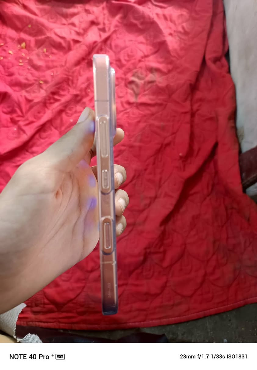 السلام عليكم هونر 600 5G جهاز جديد صار 3 ايام مفتوح من الكارتونه بسيط  جديد ذاكره 256 عشوائيه 12 سعر الجهاز 650 وبي مجال بسيط *********** تواصل واتساب او اتصال

نص مكتوب في الصور:
- NOTE 40 Pro + 5G
- 23mm f/1.7 1/50s ISO547
- NOTE 40 Pro + 5G 23mm f/1.7 1/33s ISO1831
- 23mm f/1.7 1/33s ISO1757
- NOTE 40 Pro + 5G 23mm f/1.7 1/50s ISO1166