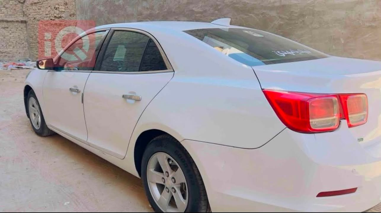 السلام علكيم ماليبو ١٦ lt 
محرك ٢٤٠٠ 

السيارة حزام 

( القمارة والجنطة مكفولات )
بيها طخة بالباب الخلفية جهة الراكب ترجع طبيعي

السيارة فول عدا الفتحة..
المواصفات..

* كرسي كهرباء..
* كير أوتوماتيك + عادي..
* شاشة كبيرة..
* تحكم بالمراي الجانبية كهرباء..
* الأضوية أوتو.. تلقائياً بالليل تشتغل وبالنهار تطفي..
* اشاير  بالمراي..
* إضافة كامرة خلفية..
*سستم عدسات ليزرية قوية جداً واضاءة عالية جداً 

* السيارة باسمي ومداور ثاني يوم

(ملاحظة : كلچ الكمبريسر مال تبريد عطل قبل كم يوم يحتاج تبديل ) 

السعر المطلوب : ٨٠ وبي مجال

للاستفسار الاتصال على : ***********
