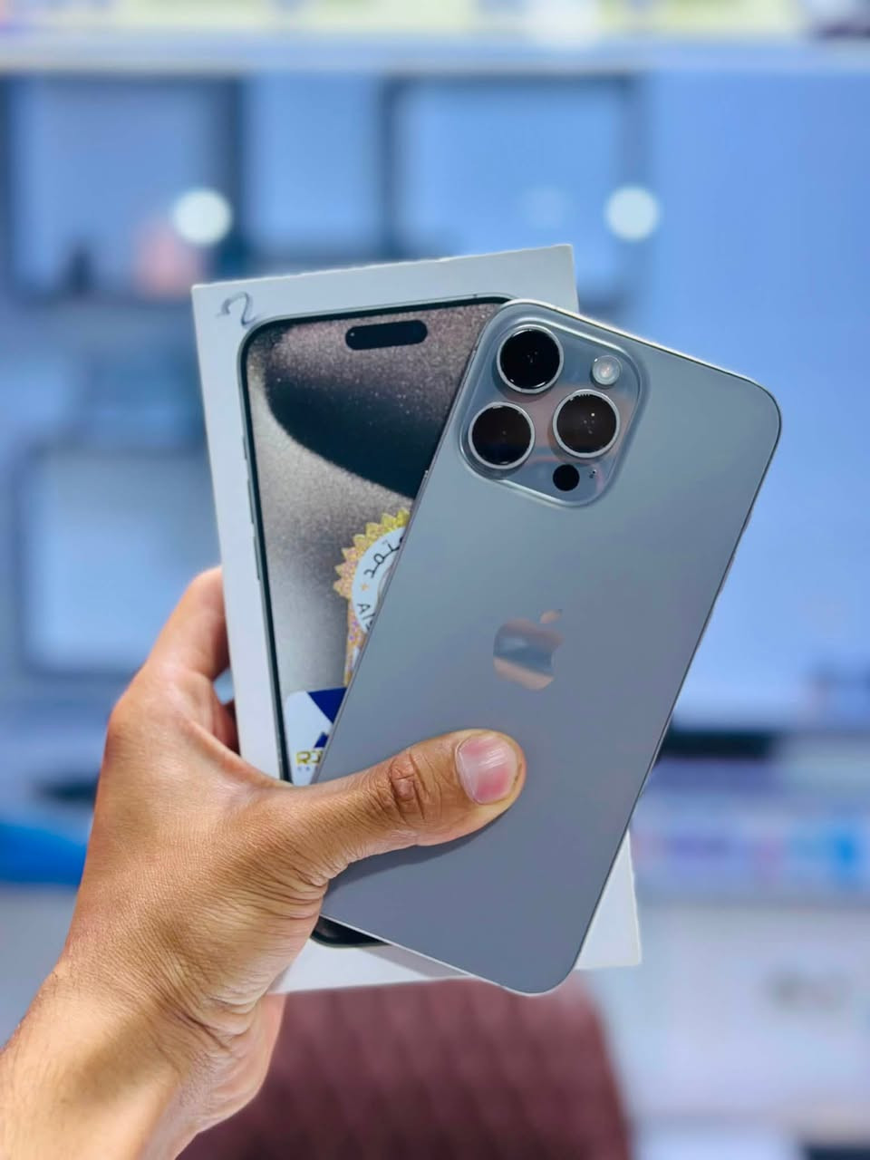 السلام عليكم متوفر:
♠️آيفون 15 Pro Max شرق اوسط نسخة(خطين) ذاكرة 256 بطارية 90 الجهاز مكفول وضمان✔️.

☑️***********☑️

☑️مركز سفن فون للهواتف النقالة☑️
