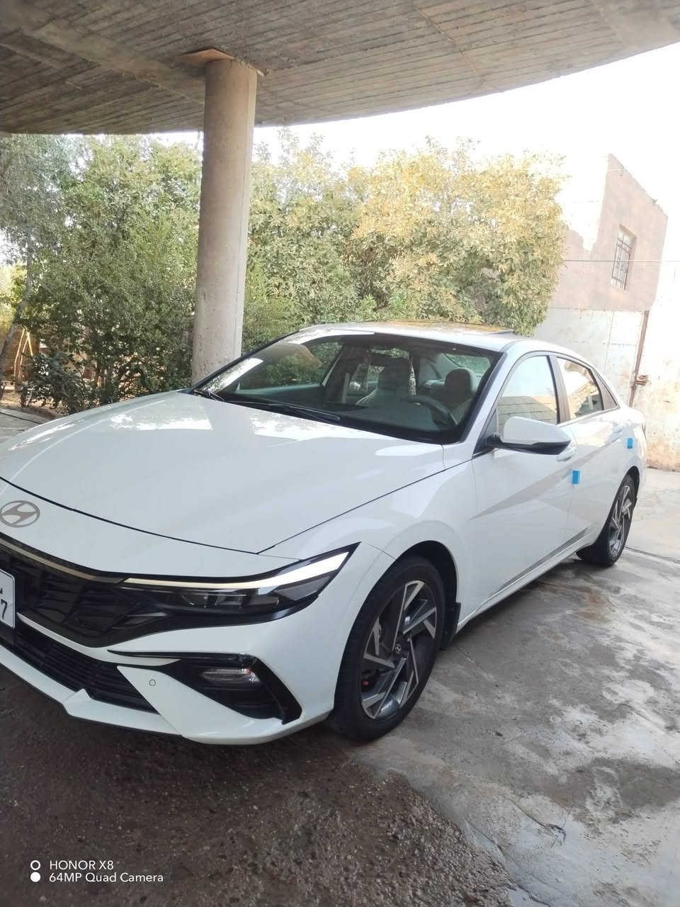 النترا موديل 2024 خليجي مكفولة كفاله عامه محرك 2000 دوش فئة20
رقم بغداد انكليزي بسمي تحويل مباشر 
المواصفات:
ماشيه:40الف
الكاميرا الخلفية
مستشعر وقوف
فتحة السقف
بصمة
مسند الذراع
مرايا جانبية كهربائية
نوافذ كهربائية
حساس المطر
كير طياره
شاشة
التحكم التلقائي في درجة الحرارة
نظام فرملة الطوارئ
2 وسادة هوائية
6 وسائد هوائية
المصابيح الأمامية LED
مانع الانزلاق
قفل مركزي للأبواب
لوحة قيادة رقمية
إضاءة عن بعد
أبل كار بلاي
ABS
رادار
كشافات ضباب
شاحن لاسلكي
تعليق تلقائي
وضع القيادة
التحكم الإلكتروني في الثبات
نظام التوجيه الكهربائي
قفل الأمان للأطفال
حساسات ضغط الإطارات
عدد المقاعد: 5
مكان السيارة :كربلاء طويريج 
السعر 175وبيه مجال 

الهاتف: ***********

نص مكتوب في الصور:
- HONOR X8
- 64MP Quad Camera
- HONOR X8 64MP Quad Camera