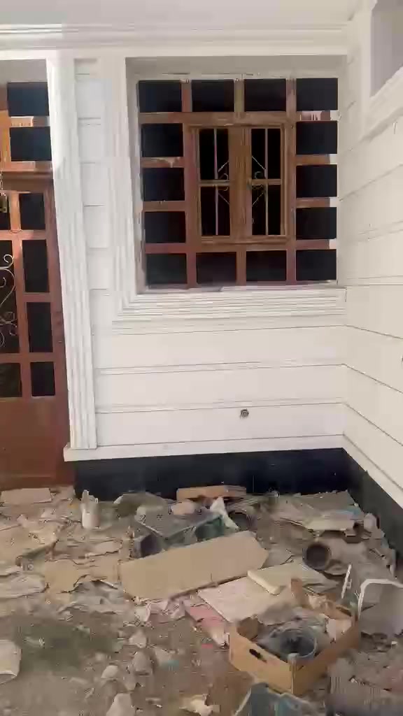 السلام عليكم ورحمة الله وبركاته

🏠بيت للبيع

📍 الرمادي/منطقة الزراعه مقابل جامع الصمد يقع بالقرب من دائرة البطاقة الموحده 

     ✨ المساحة 250م  ركن 

   تفاصيل المنزل :-

🔸مطبخ 

🔸صالة وإستقبال 

🔸4غرف نوم 

🔸2حمام 

🔸حديقة  مع كراج علماً ان الداخل غير كامل 

⭕️ السعر( 260،000،000) مئتان وستون مليون قابل للتفاوض...

للإستفسار أكثر إرسال رسالة على الواتساب على :-

***********
