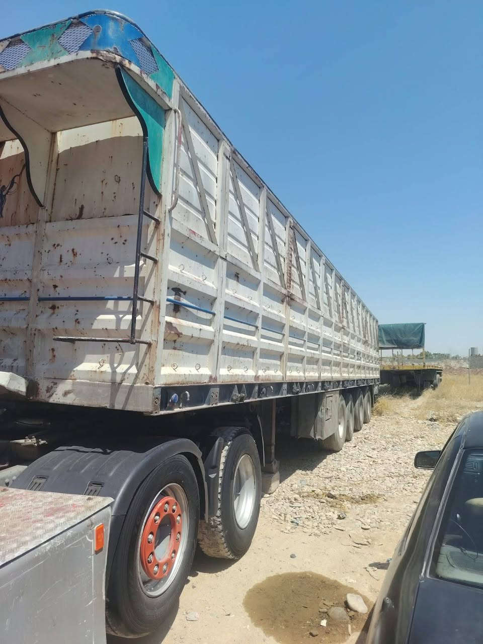السلام عليكم 
للبيع عربانة اربع محاور جوبلس رفاع دناگير مربع  تايرات بيهن فوگ الوسط جاهزه للعمل  
الاتصال ع الرقم ***********
