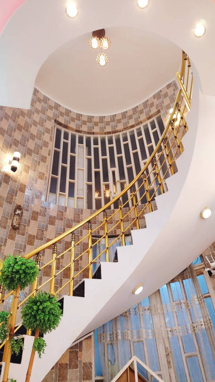 🏡 دار للبيع
​📍 الموقع: حي الأمير - قرب مول الباقر (على شارع تجاري بعرض 20 متر).
📜 السند: طابو صرف (باسم الملك مباشرة).
📏 المساحة: 200 متر مربع.
​✨ تفاصيل وتقسيم الدار:
• الاستقبال: 4.5 م × 7 م
• الصالة الداخلية: 4 م × 8.5 م
• غرف النوم: 3 غرف واسعة
• المطبخ: نظام حار + بارد (مطبخين)
• الخدمات: 3 حمامات + 2 تواليت
​💰 السعر المطلوب: 400 مليون دينار (قابل للتفاوض البسيط)
​📞 للاستفسار والتواصل مباشرة مع المالك:
• ***********
• ***********
