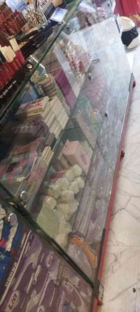 ميز عرض • ٣ طبقات • طول ٤م مفصول