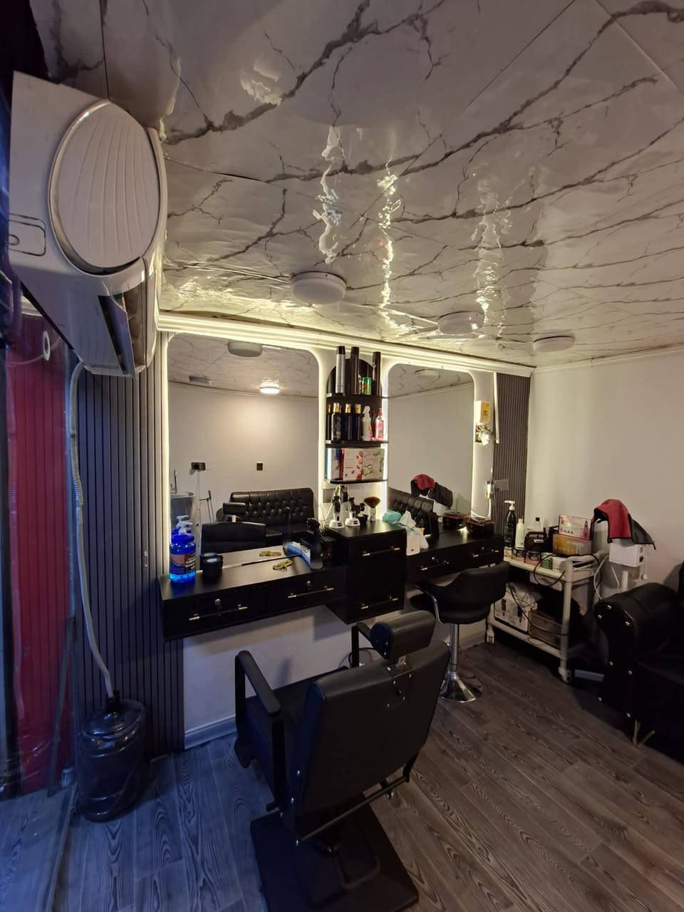 🔥 للبيع محل حلاقة جاهز للشغل – فرصة حلوة جداً 🔥

💈 محل حلاقة مرتب ومجهز بالكامل، تدخل تشتغل مباشرة بدون وجع راس ولا صرف إضافي.

📍 الموقع: بغداد الجديدة – شارع المسبح مقابل جامع ذات النطاقين

✨ ديكور جديد ومرتب
🧰 جميع الأغراض والمستلزمات أصلية
💵 الإيجار فقط 300 ألف
👥 المحل شغال 

📌 البيع شامل المحل من ديكور ومستلزمات وتجهيزات.

***********

