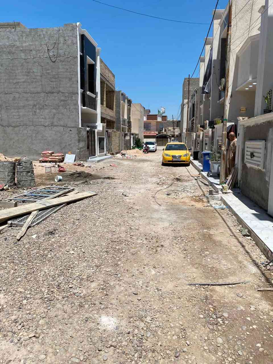 سلام عليكم مشتمل للأيجار مساحة ٧٥ م بسويب زراعي بناء جديد كافت الخدمات مي مجاري كهرباء البيت جاهز من كلشي سخان ماطور تانكي عدة واير السحب غرفتين نوم خدمات ٢مدخلين صالة ومطبخ سعر الأيجار ٤٠٠ وبي مجال لاستفسار اتصال ***********
