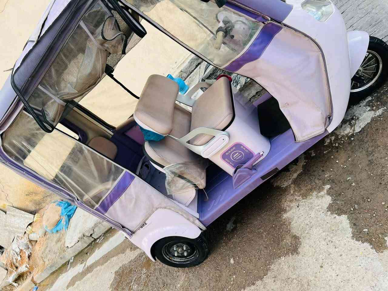 تكتك شحن نوعية سايج Vip  ٣ راكب 
طول ٢ متر عرض ٩٠سم
جامه خلفية وقديفة داخليه 
شاشة متصله على طول الدراجه 
كامره خلفية 
٥ بطاريات كبار مسطره 
كير بوكس 
بصمه ٢
ماسحة مع زراك 
٣ سرعات   سرعتها ٥٠ الى ٦٠ 
تمشيك ٦٠ الى ٧٠ كيلو ) تطلع بشاشه 
بريك امامي دهن  وخلفي مع بريك قدم 
يعني ٣ بريكات 
دسك امامي 
هند بريك   _ ثقيل وخفيف
مع جادر ها الاصلي 
سعرها الجديدة مليونين وسبعمائة الف
علما مستعمله قليل اخت الجديد 
سعرها المطلوب(مليونين ومية) 
وبيها مجال للطيبين 
علما اشتريتها من معرض الامير  قبل كم شهر..
موبايل   ***********
مكاني بغداد مدينة الصدر
