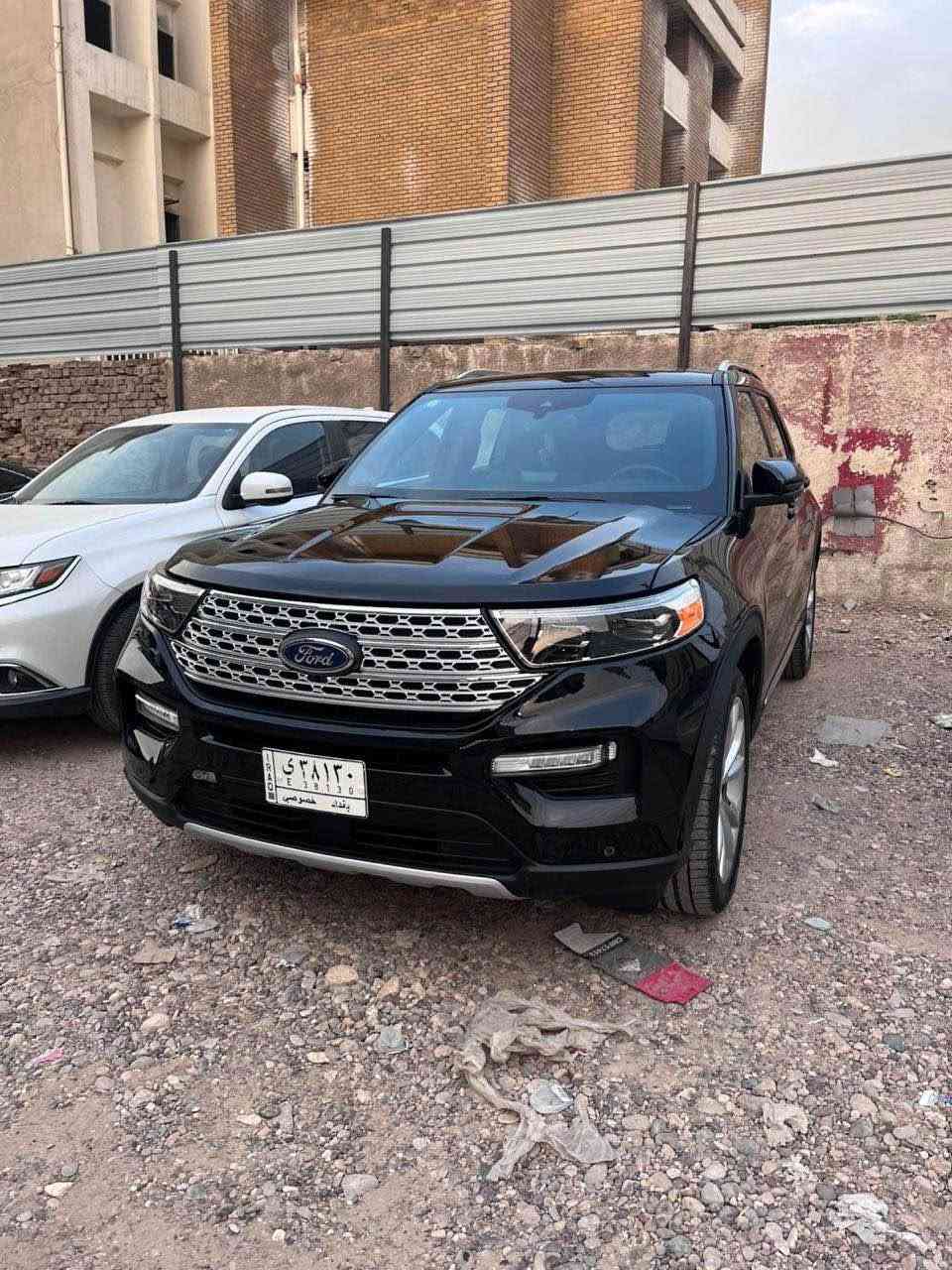 فورد إكسبلورر بلاتينيوم 2022
فول مواصفات
محرك 3300 هايبرد
حادث تبديل باب خلفي أيسر بلاد فقط 
السيارة مغلفة PPF من مركز جيو شيلد
ضمان 10 سنوات
الأرضية مغلفة أيضاً تغليف كامل درجة ممتازة
ماشية 67 ألف كيلو
بانوراما
بصمة تشغيل
بصمة أبواب
كشنات جلد كهربائية
تدفئة وتبريد كشنات
ذاكرة 3 وضعيات للكشن
ويل ستيرن كهربائي مع تدفئة
بردات خلفية
كاميرات محيطية أمامية وخلفية
سماعات B&O
داخل جلد لونين
شاشة كبيرة
7 مودات قيادة
رقم جديد إنكليزي

اوتو هولد اوتو ستوب اوتو لايت 
وبيها مواصفات هواي بعد
للاستفسار *********** بغداد, العراق
