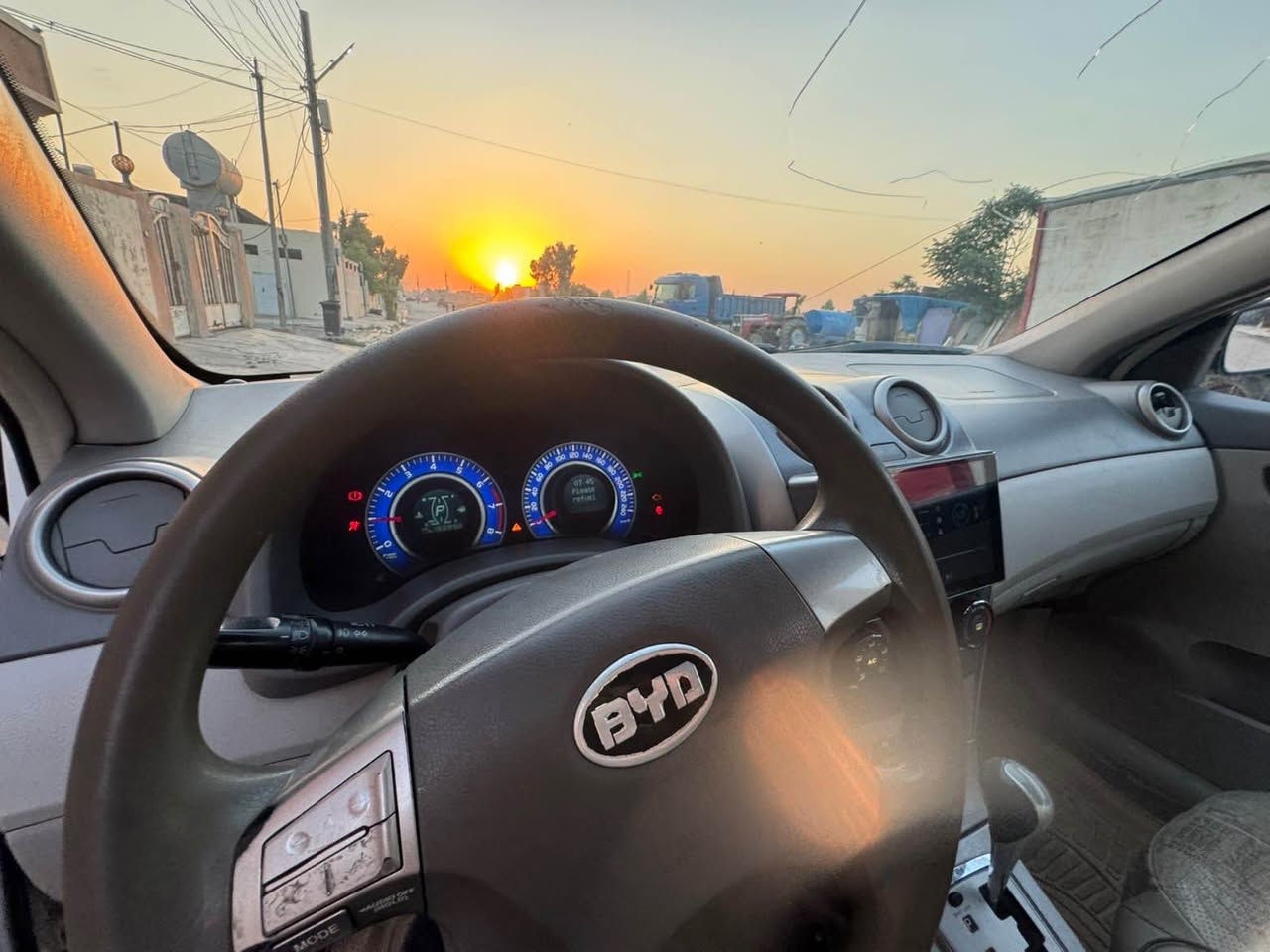 مودیل ٢٠١٤ سوبخ حامە مەکینوگری بی حەیبە مەکینە یەک تۆز سەرفیی هەیە سحری٣٥$وەرقەو مەجلیکی کەم ٣$وەقەش خەرمایی لەسەرە پاش مەحلە ئەگەرینمەوە📞*********** أربيل, العراق

