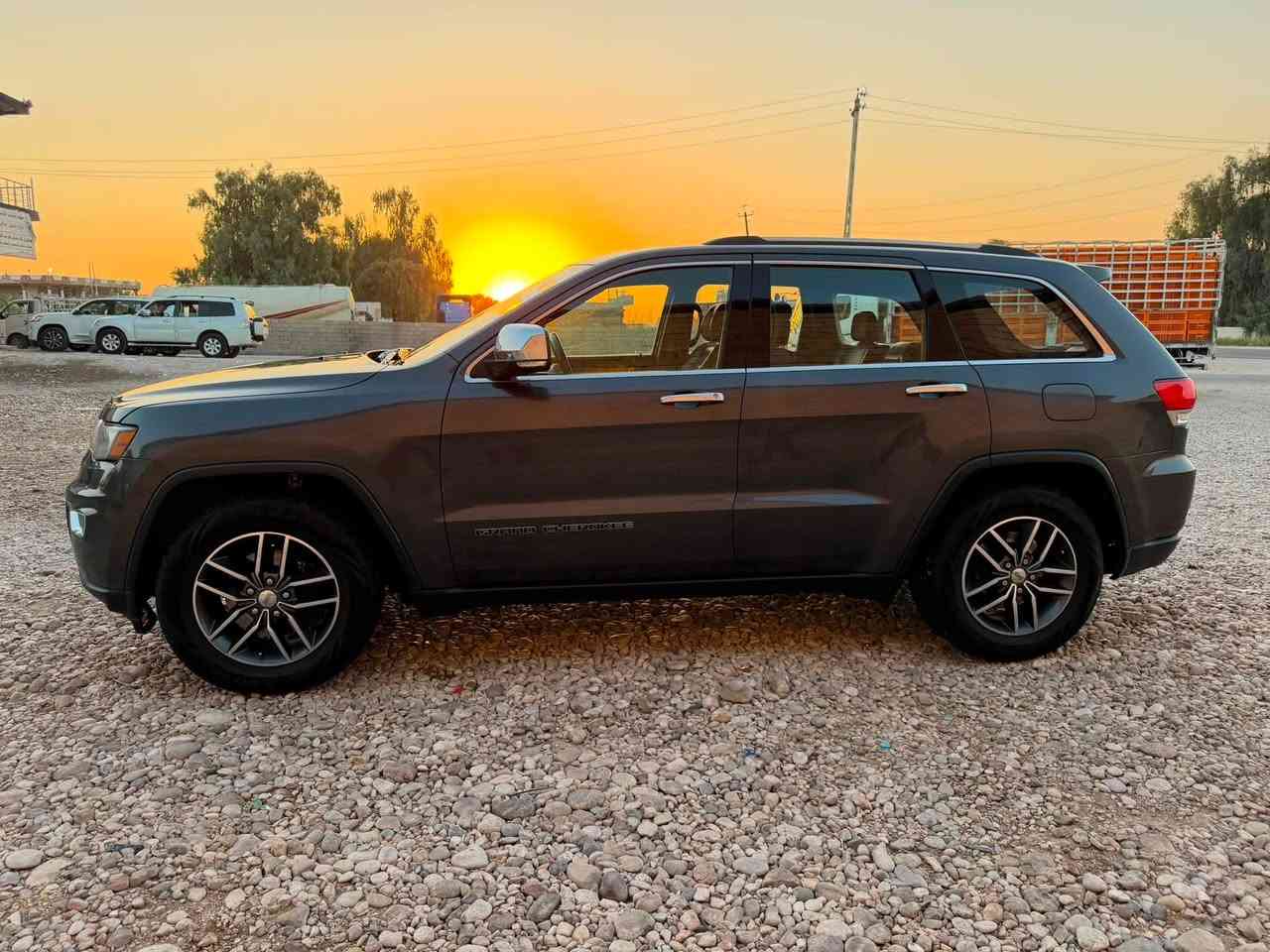 السلام عليكم 
‎جيب 2018 Jeep
شيروكي فول مواصفات 1/1
رقم بغداد تحويل ثاني يوم سنوية وهزة جديدة 
 سياره جديده كلين بدون ضربه بدون صبغ كلشي ع وضع الشركه✅

تجي تفحص بيدك لان هذا حديد وين تاخذها اخذها عجبتك عيوني الك
ما عجبتك فدوه الك ❤️

كير محرك مكفول 
مكينه 3600

فتحة قف سلايت

شاشه كبيره

كشنات جلد+تدفئه 

كشن كهرباء

تشغيل عن  بعد

صندوق كهرباء

حساس خلفي + كامره دواره

رادار جانبي + خلفي +توقف ذاتي

قطعتين تبريد

بعد بيها هواي مواصفات 

السياره تخم تاير جديد باتري جديد 

ادامه كامله للمحرك ترايك مفتوح

مكاني ديالى 

السعر 225🔥

***********
