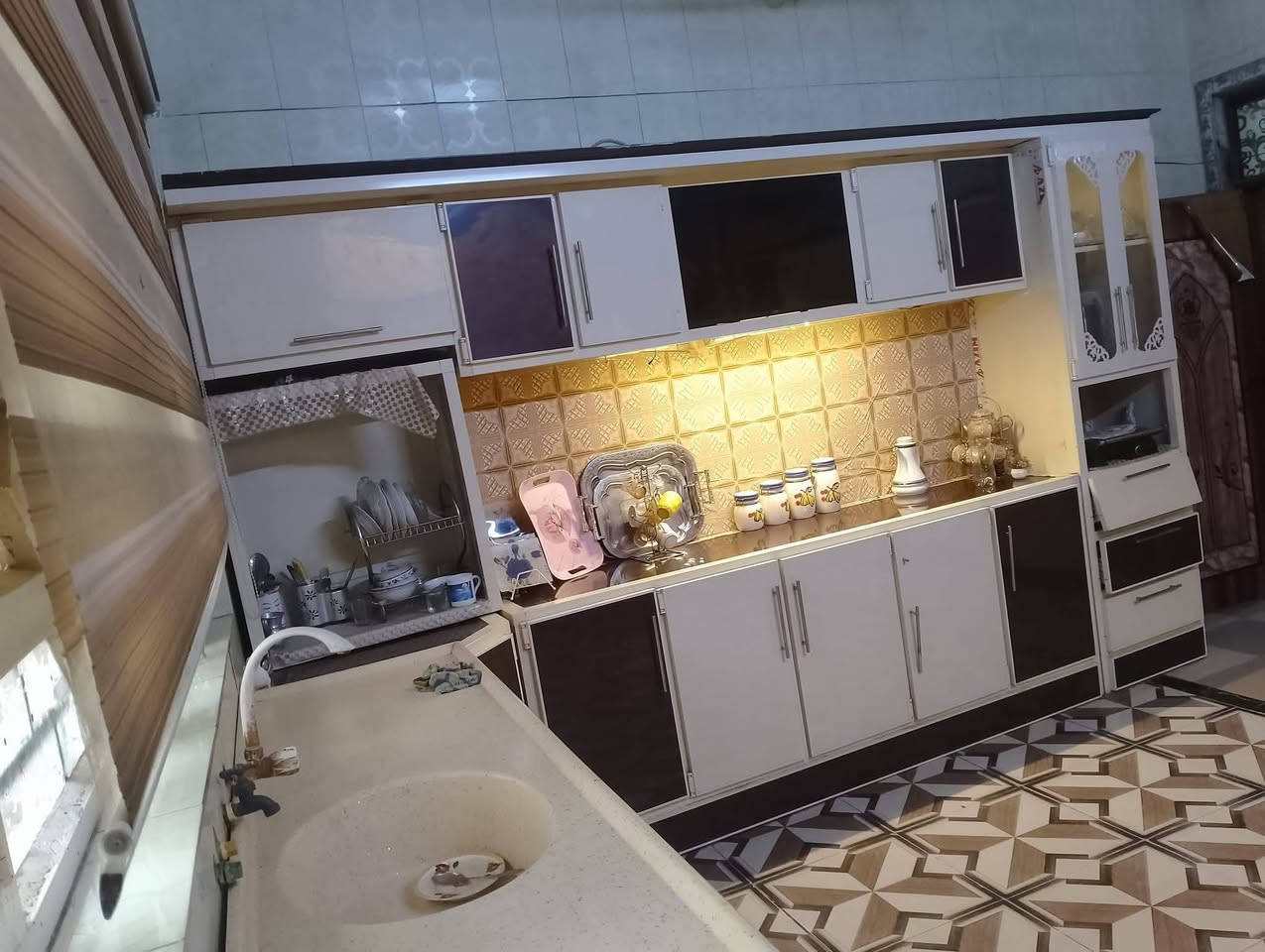 بيت للبيع
الخاجيه 
طابو صرف ٢٠٠م
يحتوي ٦ غرف
الطابق الثاني يحتاج ترميم
السعر ٢٤٠ وبي مجال
للاستفسار ***********
