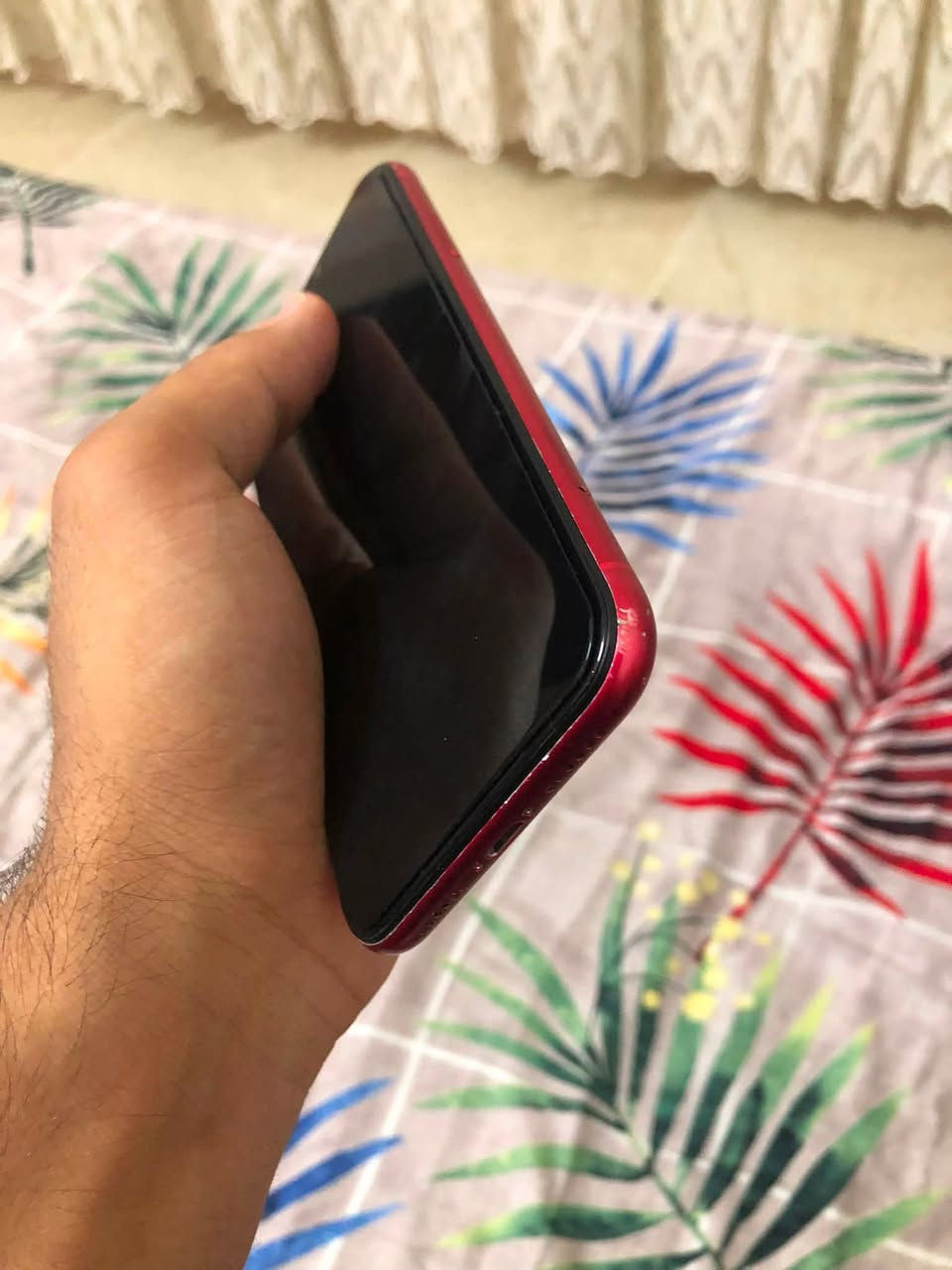 ايفون ١١عادي 
ذاكره ١٢٨
لون احمر مميز 
نضافه فول مثل ما موضح بل صور
بطاريه ٩١ بلاديه  لامرفوعه ولا مبدله 
بدل فقط شاشه اصليه 
مكاني ديالى الخالص 
***********
