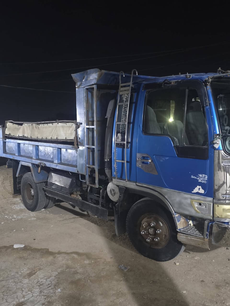 سلام عليكم  هينو قلاب  ٤ طن ابلادي موديل ٢٠٠٠ مكينه حجم  ٨٠ السعر ١٦٥ بيه مجال اتصل وتدلل رقم الموبايل ***********
