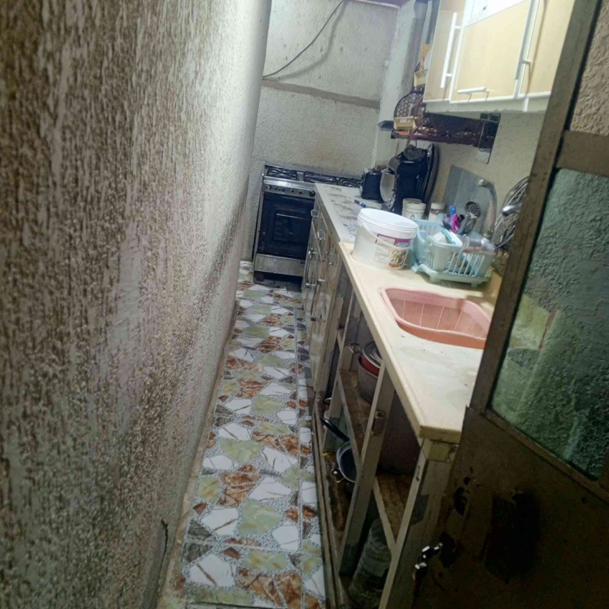 بيت للبيع شارع زين العابدين مساحته 120طابوزراعي سند 25 بي 3غرف وحده بيهن سويت صاله كلدور مطبخ حاروبارد صيحات داخليه وخارجيه طارمه بيع مستعجل تفاصيل اكثر اتصل على هذا ***********

نص مكتوب في الصور:
- 8 من 10
- 3 من 10
- 1 من 10