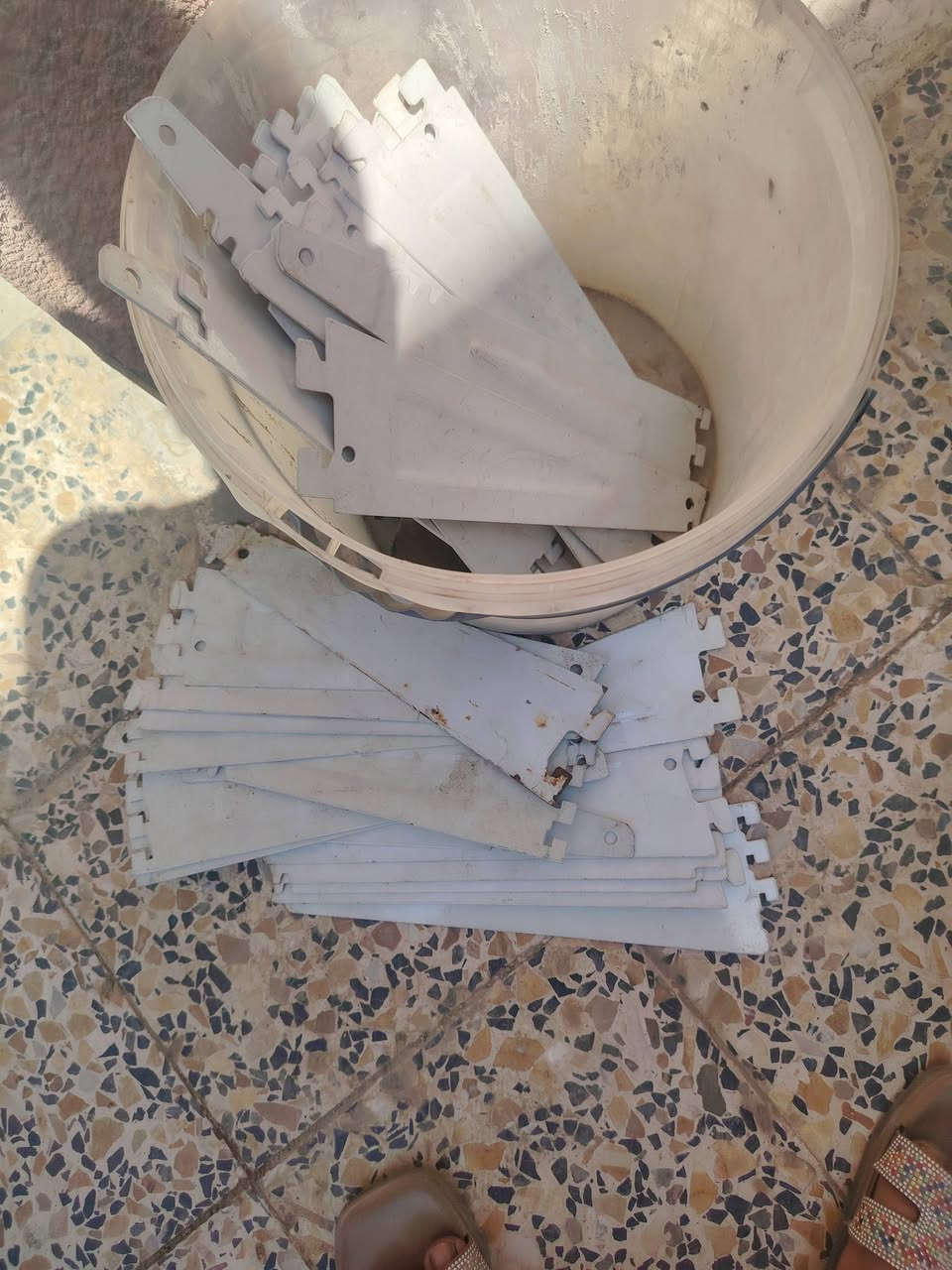 سلام عليكم عندي ذني رفوف قياس 120عدد 16  وقياس 100 عدد 8 للبيع
***********
