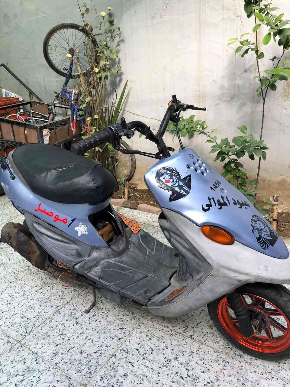 نحله • مكينه ما مفتوحه • يحتاج ببرينات