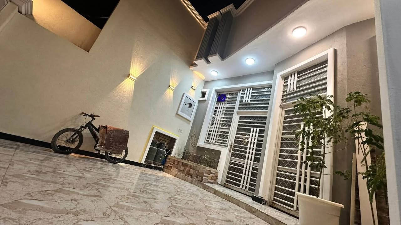 السلام عليكم دار للبيع
طابو

بناء 2025المساحه 125

الواجهه سته وربع 

غرفه وحده طابق واحد السكان الصناعي 

خلف صيدليه دكتور قيس النزله الثانيه خدمات كله موجوده 

استفسار علىى الرقم 

***********
