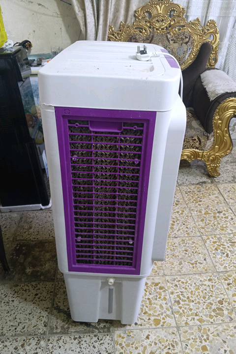كونفيره جديده صارلهه شهر من ماخذيه كلشي مابيهه جديده بس احنا لان بيتنا صغير و مابي شباك مرهمت جوه للبيع السعر 110 عنواني الاعضميه  ***********