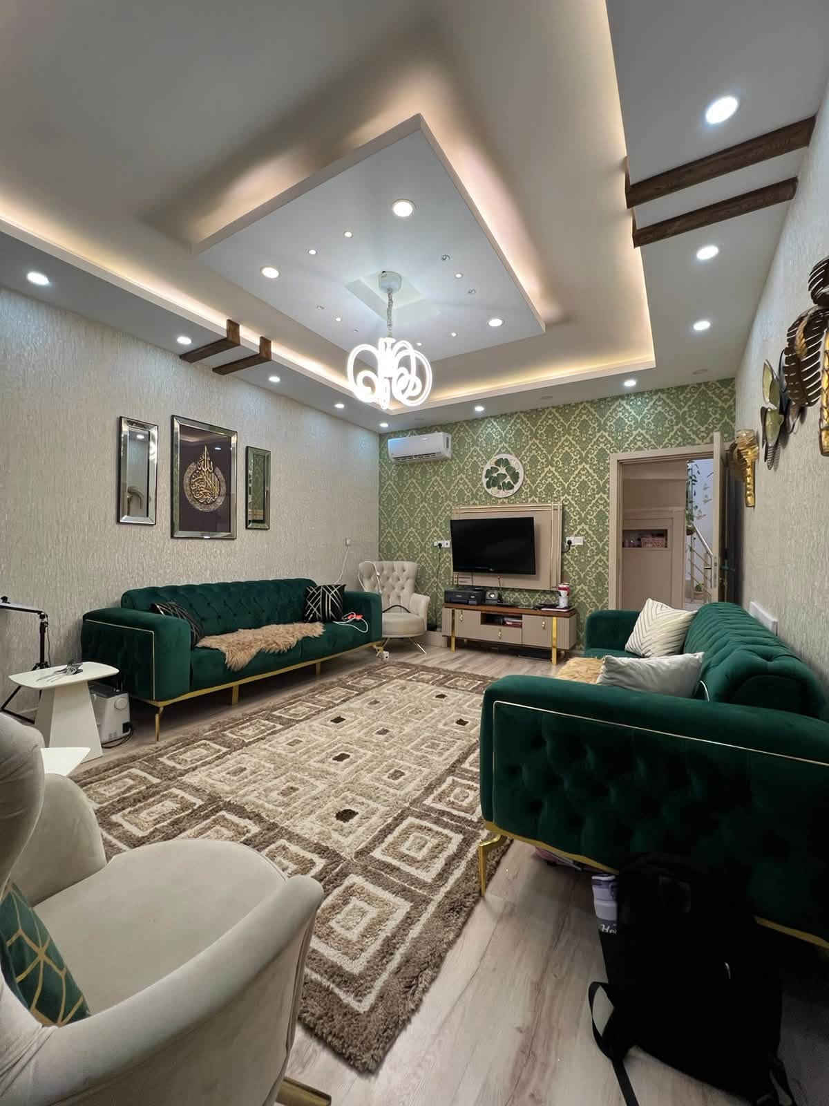 🔥بيت للبيع – أربيل | مجمع هةولير ستي 🔥
🏠 مساحة 200م²
📍 ركن على شارع سايتين 30
🛏️ 4 غرف نوم
🛋️ صالة + استقبال
🍳 مطبخ
☀️ منظومة طاقة شمسية
❄️ البيت بالكامل دكتات مبردة

💰 سعر جداً مناسب ومقارنة بموقع ومواصفات البيت فرصة مميزة.

📞 للاستفسار والحجز تواصل ويانا
***********
***********
