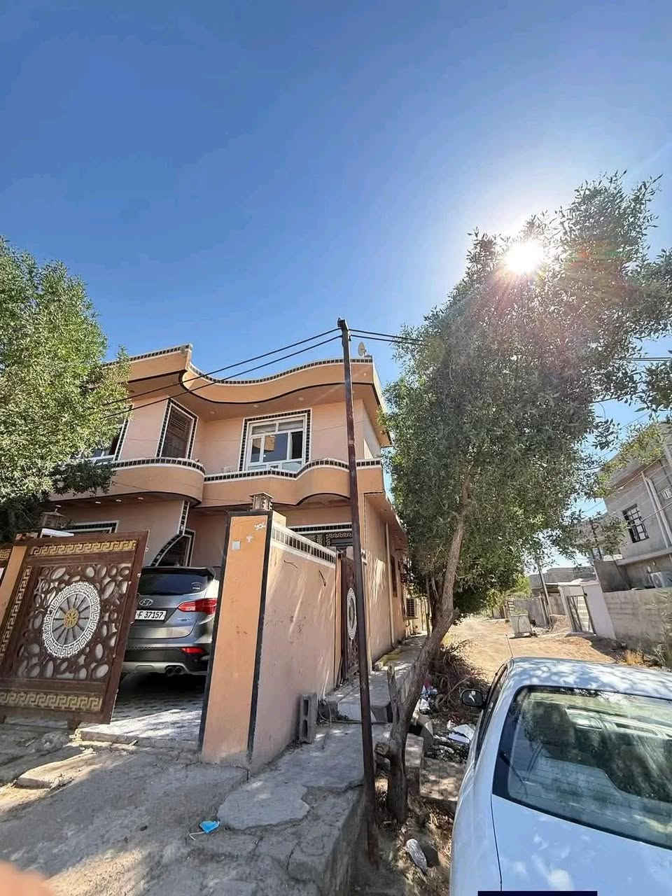 بيت ركن طابقين طابو ملك صرف بناء طابوق بناءً جديد المساحه ١٧٠ متر السعر 90 ؤبيه مجال للشراي 
٤ غرف نوم استقبال صاله. حديقه داخليه وحديقه خارجية  المكان منطقة سيف سعد قرب الشارع العام مقابيل مدرسة البحرين 
للاستفسار الاتصال ***********
