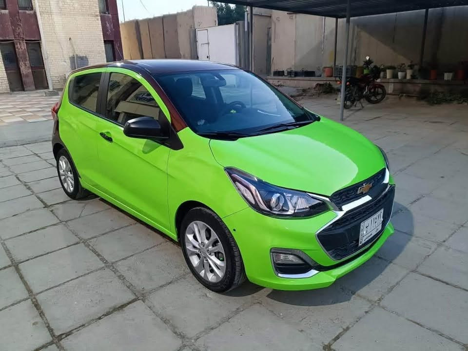 شوفرليت سبارك موديل 2021 
اصلها اسود مغيره سنويتها اخضر ملون  
سعرها 80$ 
سيارة حلوه ومرتبة 
***********
