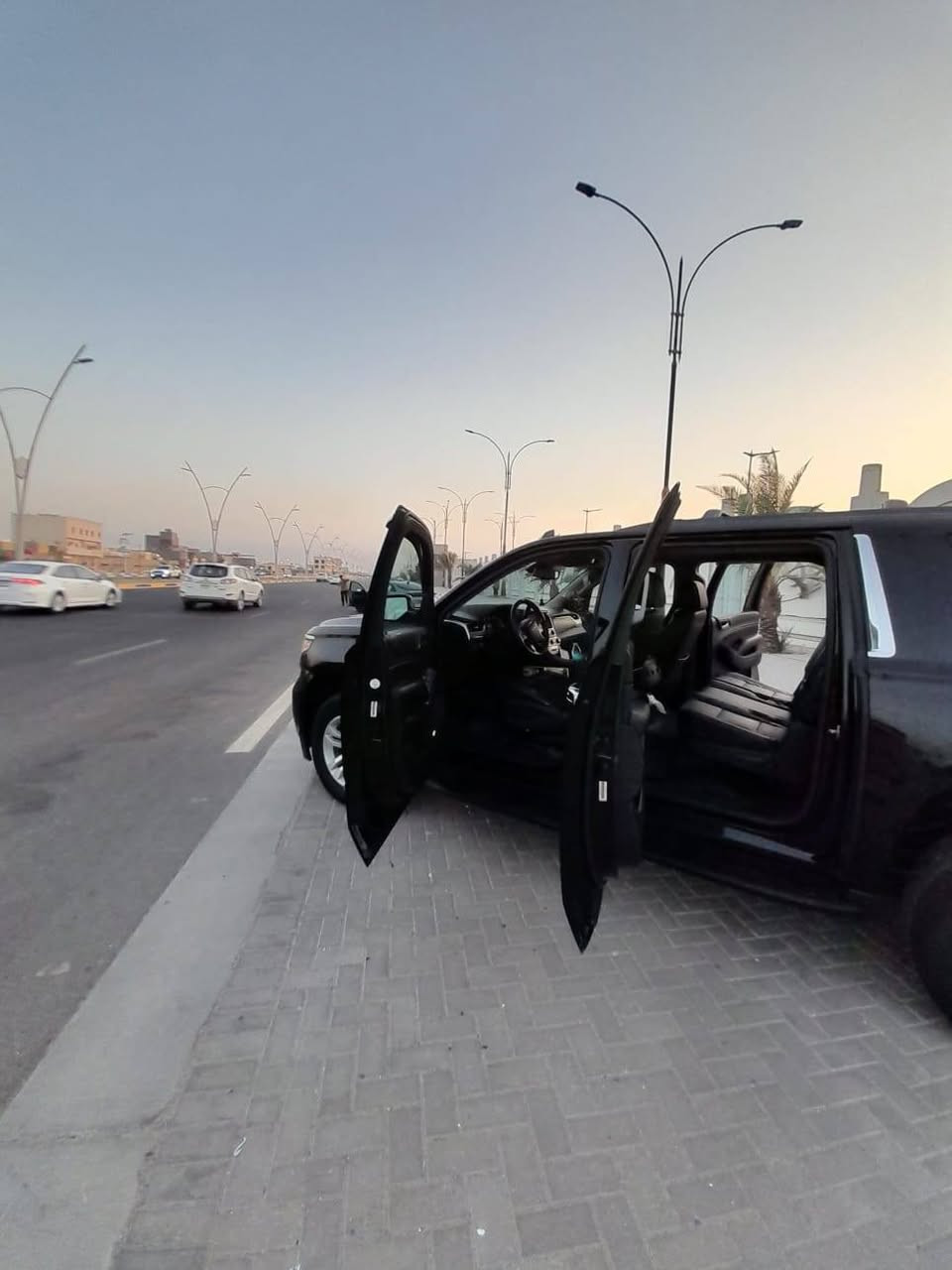 السلام عليكم تاهو للبيع طويله موديل 18 كفاله عامه السياره من الدعاميه للدعاميه كفاله سياره جديده مقلفه نانو كلها السعر ثلاث شدات رقم الهاتف***********
