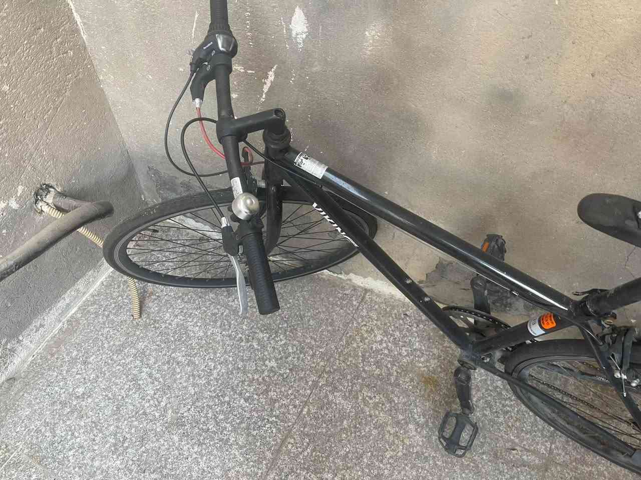 C700
للبيع
التاير الوره يرادله تيوب
بايسكل نضيف ويخبل
السعر 50 الف قفل 
رقمي ***********
