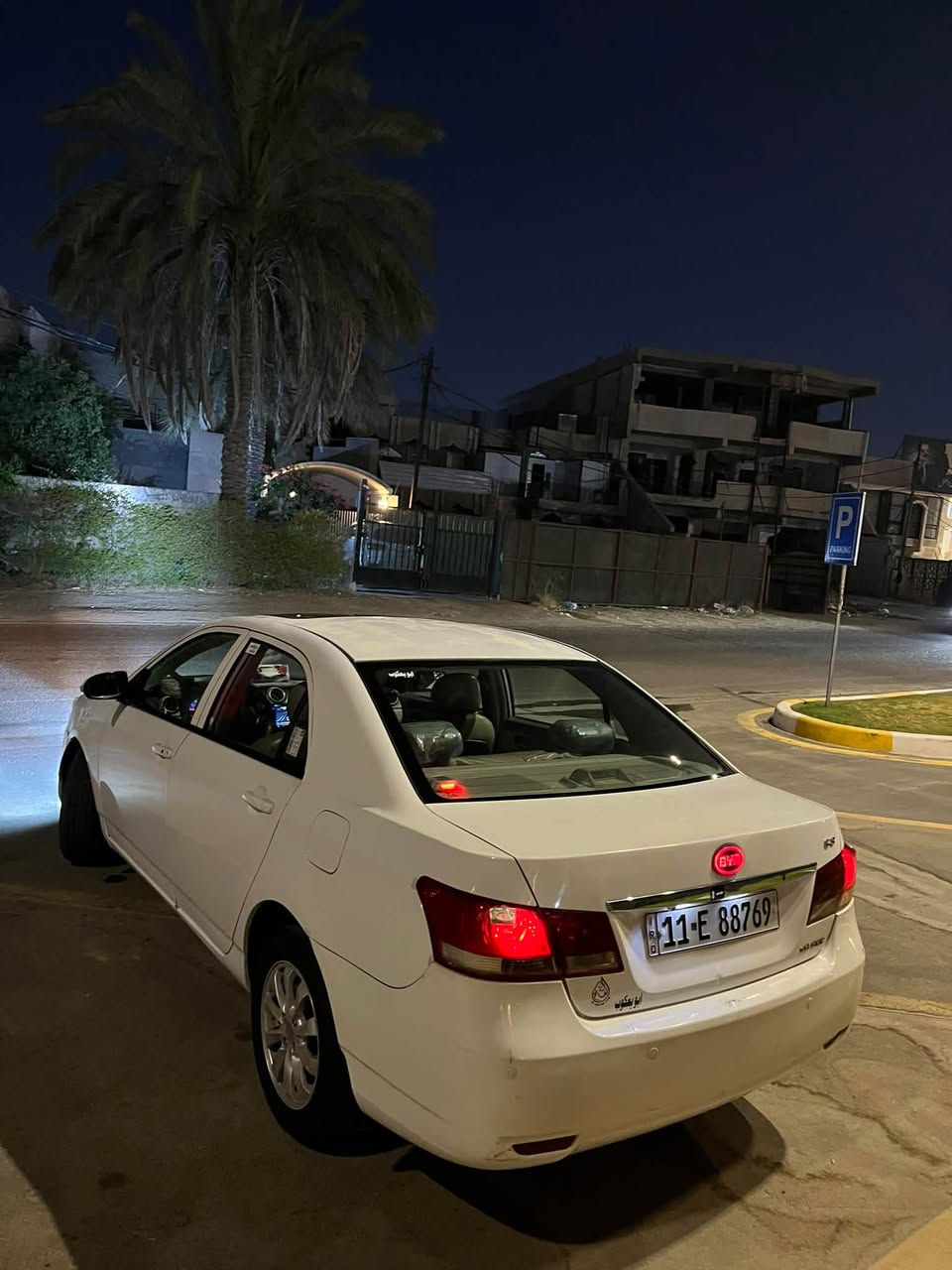 سياره بل عافية الي ياخذه
بي واي دي جي 3 موديل 2013  كير اوتو
كير ومحرك.  بلادي وتبريد مكفولات+ زوج تايرات جدد
كهربائيات شغاله
معروفة مواصفات بي واي دي
بصمة تشغيل+ بصمة ابواب+ بصمة صندوك+ فتحة سقف +  تحكم بالمري + إشارة ترحيب +.  إشارة بالمري  +. كشنات جلد  شاشة اندرويد كاميرا دواره
السيارة بيها صبغ فقط باب العبري لا ضربة ولا معجون
بيها جراد بسيط... صدرها 70% ... نقصها جامة امامية وكعت عليه طابوكه كسرتها.... والباقي سيارة كولشي مابيها؟
السيارة ماعليها غرامة ... بس السنوية والهزه نافذات
السعر 64 وبيها مجال وكولشي اكو بالسوك
مكاني بغداد الغزالية.... رقم الهاتف ***********
واتساب موجود
