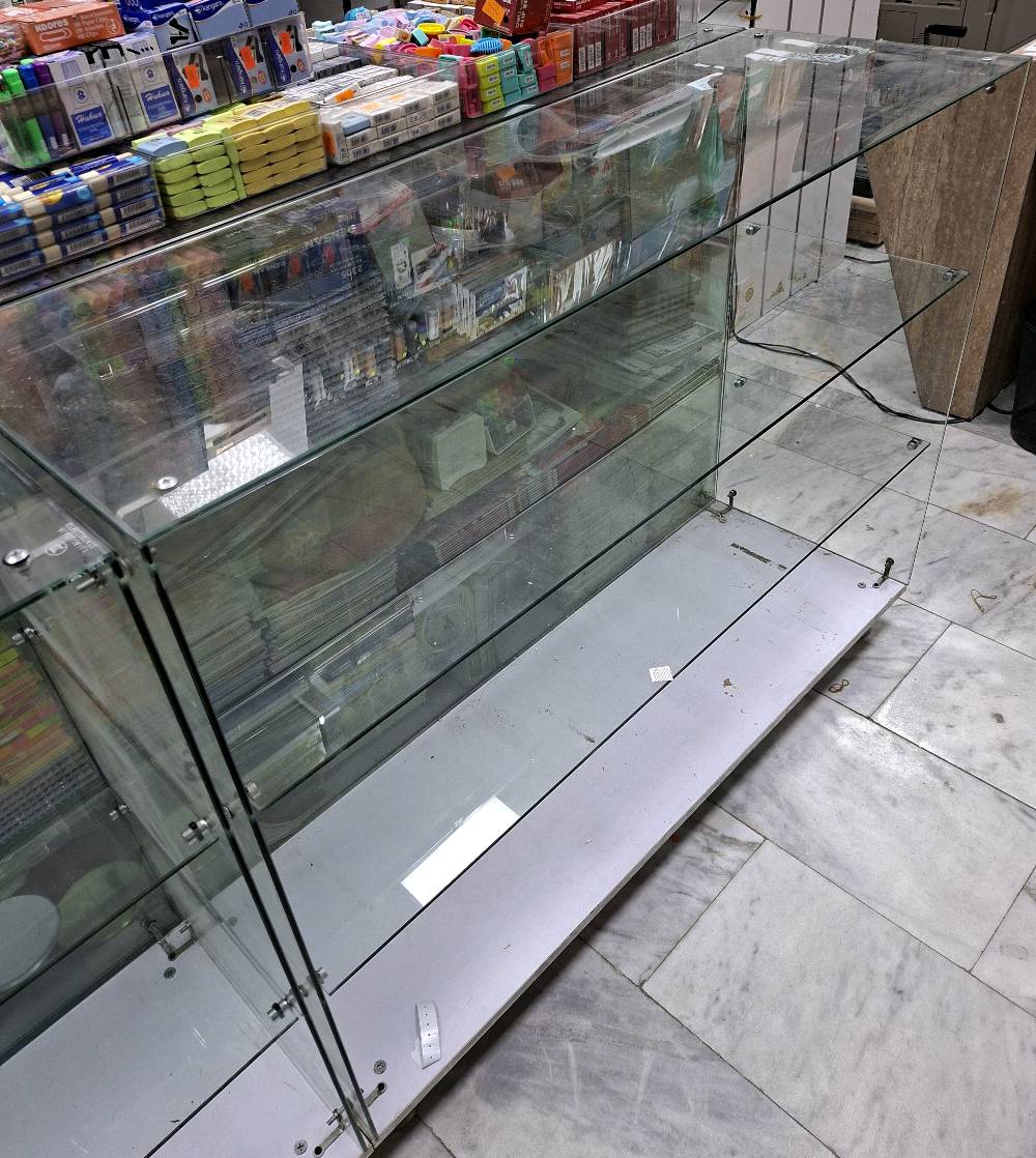 فاترينات جام نظيفات عدد ٤
السعر    ٣٠٠،٠٠٠
الطول ١ متر  ، العرض ١ متر و٢٠ سم 
المكان / بغداد - السيدية