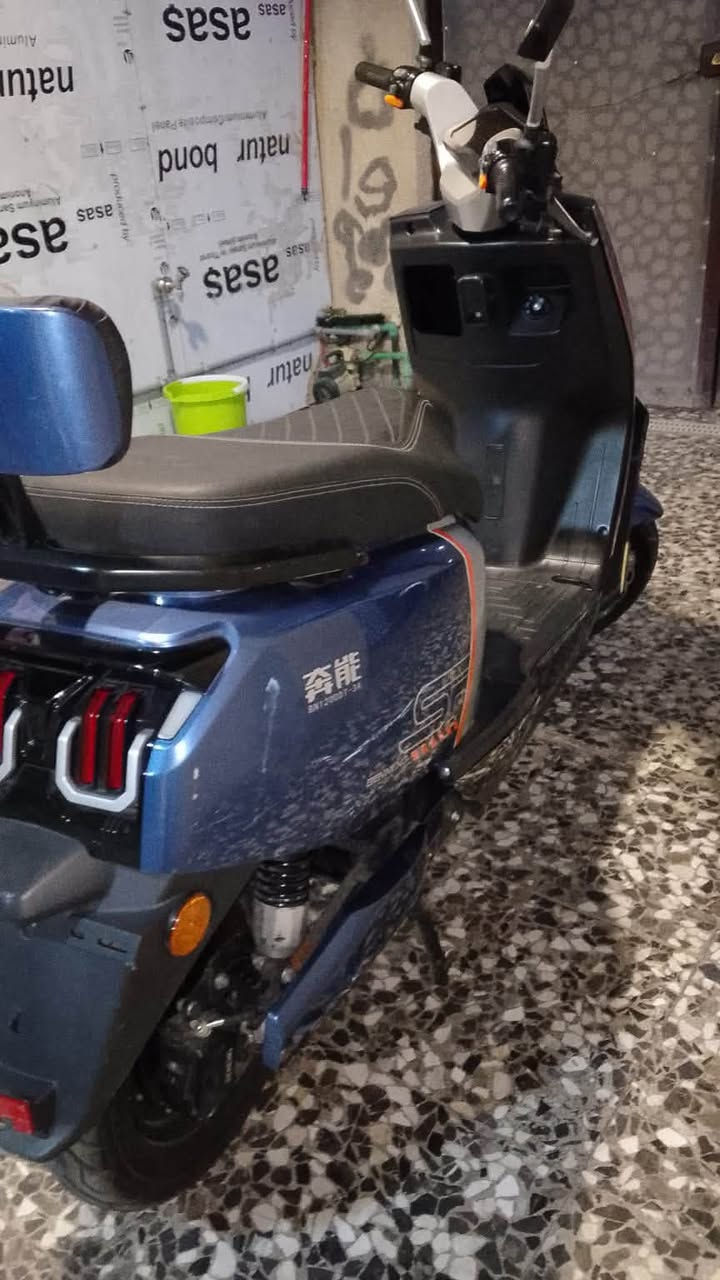 دراجه شحن للبيع دراجه تفيد اماكن بعيده  حلوه مرتبه بس بيها شخوطات قليله بيها نظام R
وبارك وبيها ملف جديد تأيرات جديدات عقل جديد سرعته 85
تمشي 85كيلو متر دراجه راقيه كلش
 وحيل حلوه تفيد دبلات جددد امامي خلفي متحس بل طسه ابد بيها بريكات امامي خلفي شغال شاشه ضوئيه تشوف بيها كلشي عداد وسرعه وكيلو متر وشحن بطاريه 
دراجه مفوله كلش 
سعرها 800 قفل
مكاني شارع فلسطين قربب مستشفى الكندي
رقمي
***********
