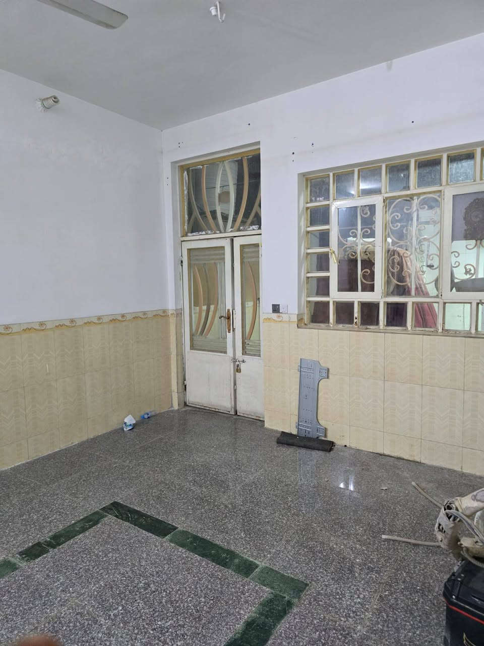 دار للبيع طابو صرف  المساحه (136 متر)
يحتوي ع غرف نوم 2  +صاله + صحيات داخليه وخارجيه +  مطبخ + استقبال كبير  

العنوان:  كربلاء حي العسكري العابد قرب حديقه النور
*********** واتساب
