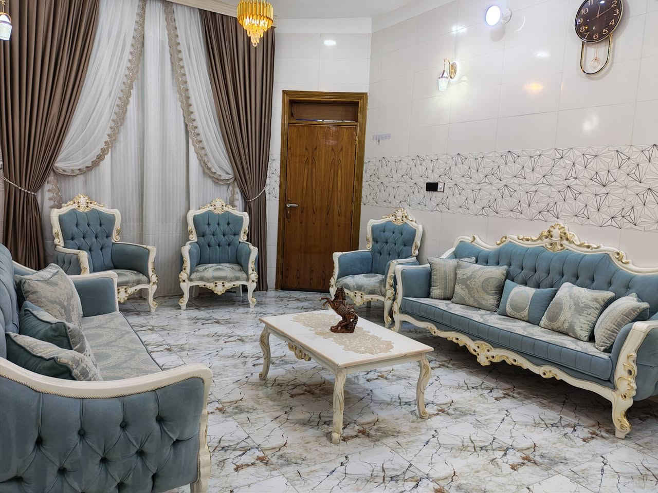 للبيع تخم ملكي زان تركي  مديل جيستر حديث ١٠نفرات مع طبلة وسطيه لون فيروزي مكان كربلاء ***********
