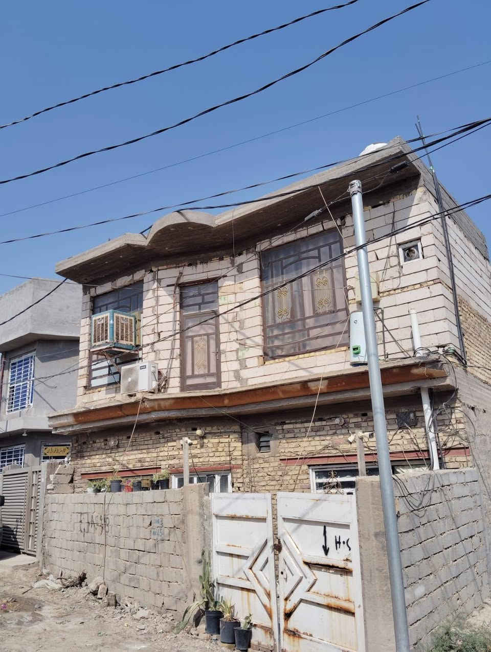 دار للبيع مساحة ١٠٠ متر مربع بأسمي
شارع سيد علي خلف حسينيه موسى الكاظم اتصال*********** السعر 52 بي مجال بسيط

