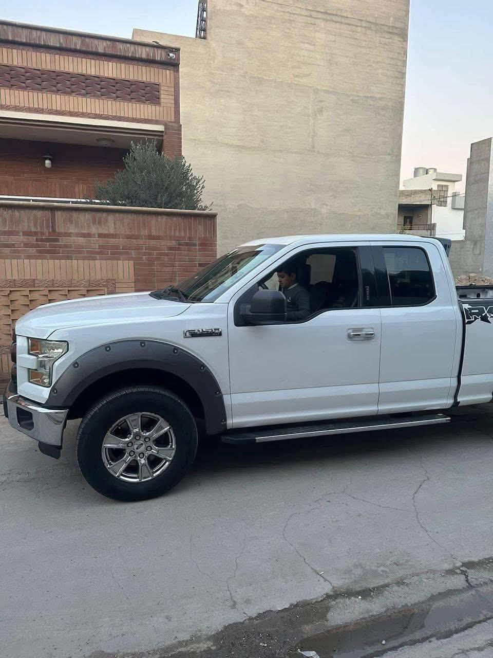 فورد F150 موديل 15 محرك جديد 6 سلندر حادثها خلفي باب البدي
***********
