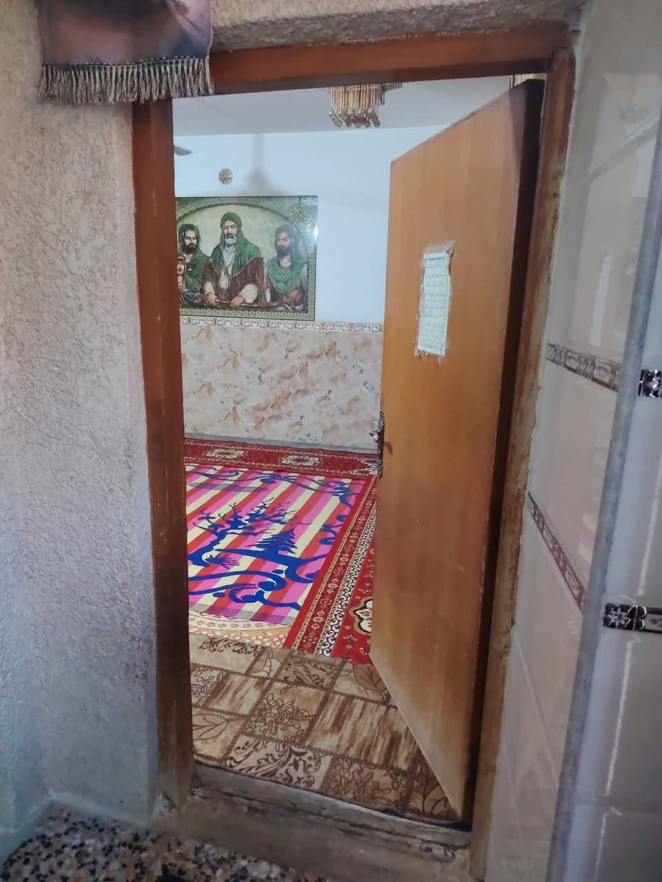 سلام عليكم بيت للبيع بقطاع (2) مقابل سوك الاولى البيت فرع قريب ع الشارع مساحه البيت(110م ) الواجهه(10م ) وانزال(11م ) البيت يحتوي عله  (ستقبال +غرفة +مطبخ +صاله+حمام داخلي+حمام خارجي+منور +ترك ) هاذه طابق الاول  طابق ثاني(غرفتين نوم) البيت مسلح بناه2017 بيع مستعجل اتصال  على  هاذه الرقم ***********.
