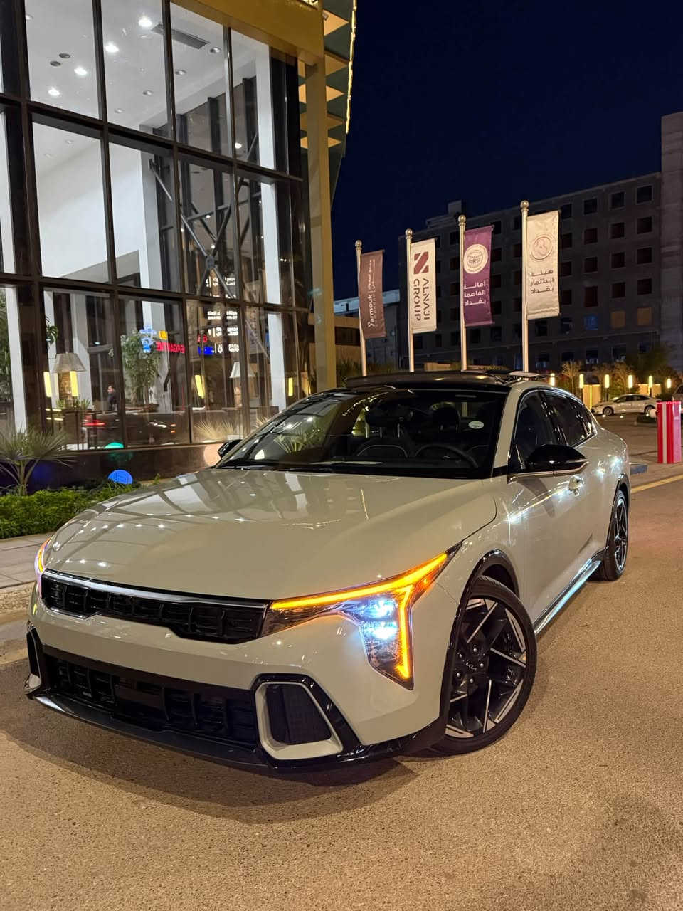 السلام عليكم كي فور جيتي لاين للبيع
🚘 Kia K4 GT-Line 2025 

بدون لغد وبدون شاصي وبدون ايرباك 

*********** 

🔹 اللون: إسمنتي
🔹 المحرك: 2000cc DOHC — 4 سلندر
🔹 الكير : IVT أوتوماتيك
🔹 دفع أمامي FWD
🔹 الممشى: 6,000 ميل فقط
🔹 تترقم شمالي اربيل

✨ المواصفات:
🔸 كشنات جلد+ قماش
🔸 تدفئة الكشنات الأمامية 🔥
🔸 مقاعد كهربائية
🔸 شاشة كبيرة 12.3 إنش متصلة
🔸 Apple CarPlay & Android Auto
🔸 تشغيل بصمة + تشغيل زر
🔸 دخول ذكي
🔸 مثبت سرعة ذكي
🔸 كاميرا خلفية
🔸 حساسات أمامية وخلفية
🔸 أنظمة تحذير ومساعدة بالقيادة
🔸 نظام المحافظة على المسار
🔸 فرامل طوارئ أوتوماتيكية
🔸 جنوط GT-Line قياس 18 إنش
🔸 إضاءة LED
🔸 تصميم GT-Line رياضي
💥 الحادث: جاملخ ودعامية
📌 ملاحظة:
الدعامية أصلية ✅
المازدة أصلية وليست تجارية ✅
للاستفسار عن السعر اتصل على الرقم 

***********
