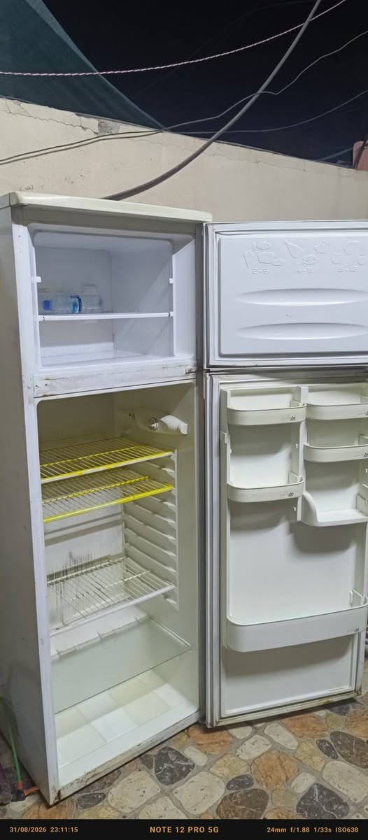 ثلاجه درجه اولى شركه ارجلك ثلاجه نظافه فول ثلاجه مال بيت السعر 175 وبيها مجال للطيبين مكاني موصل الاستفسار على الرقم ***********
