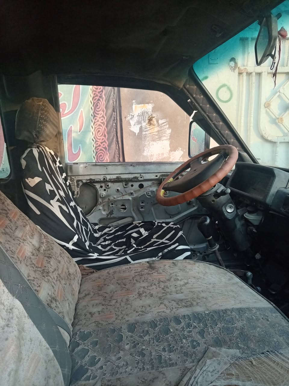 بستا للبيع موديل 95 كير واكسل ومحرك مكفول السعر28  وبيها مجال مكاني بغداد رقم ***********

