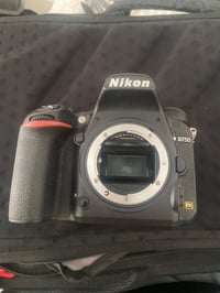كامره نيكون D750بعدهي بلجيس نضيفه تخبل لتواصل خاص