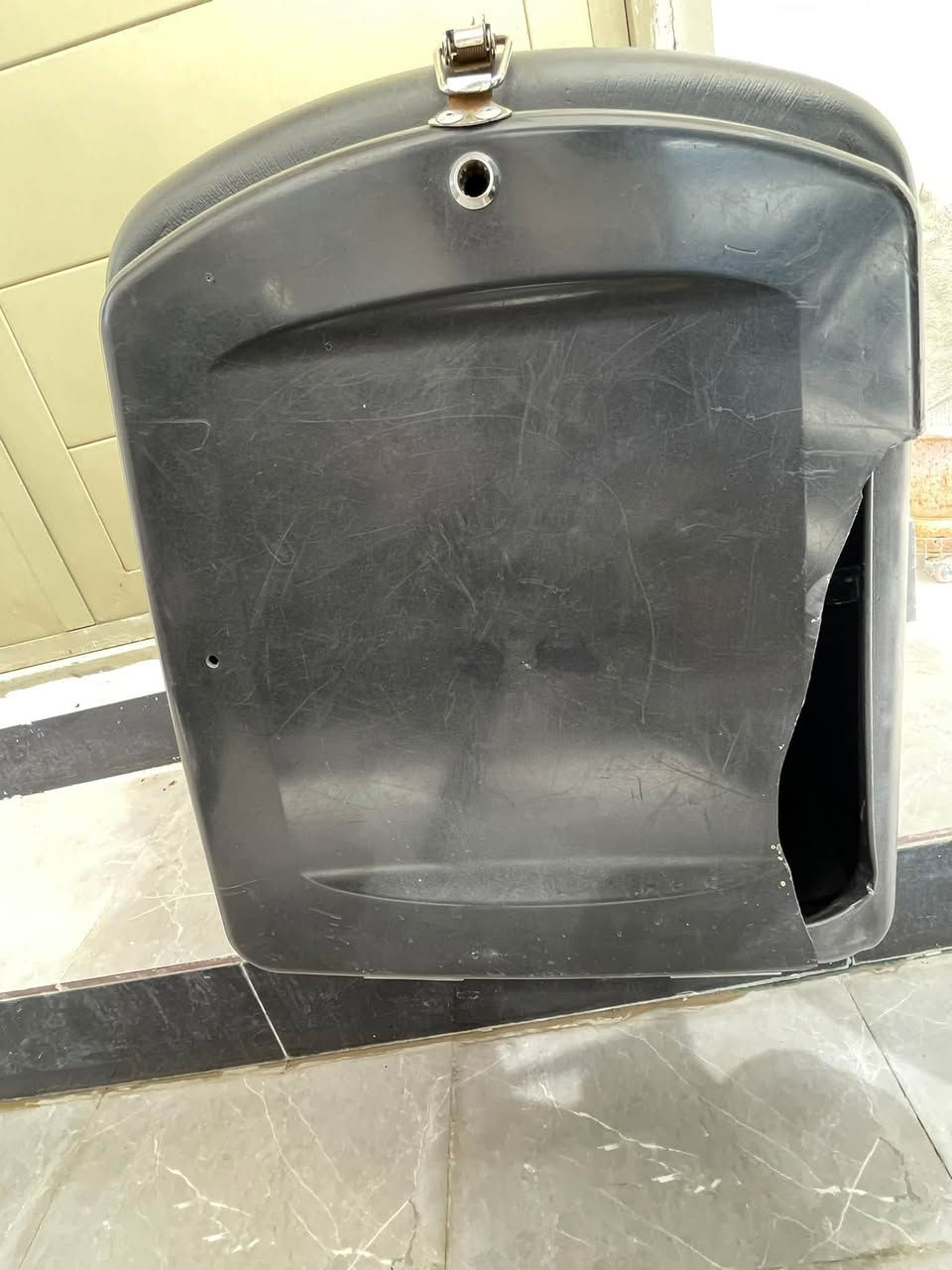 صندوك ديلفري • نضيف • باب مكسورة