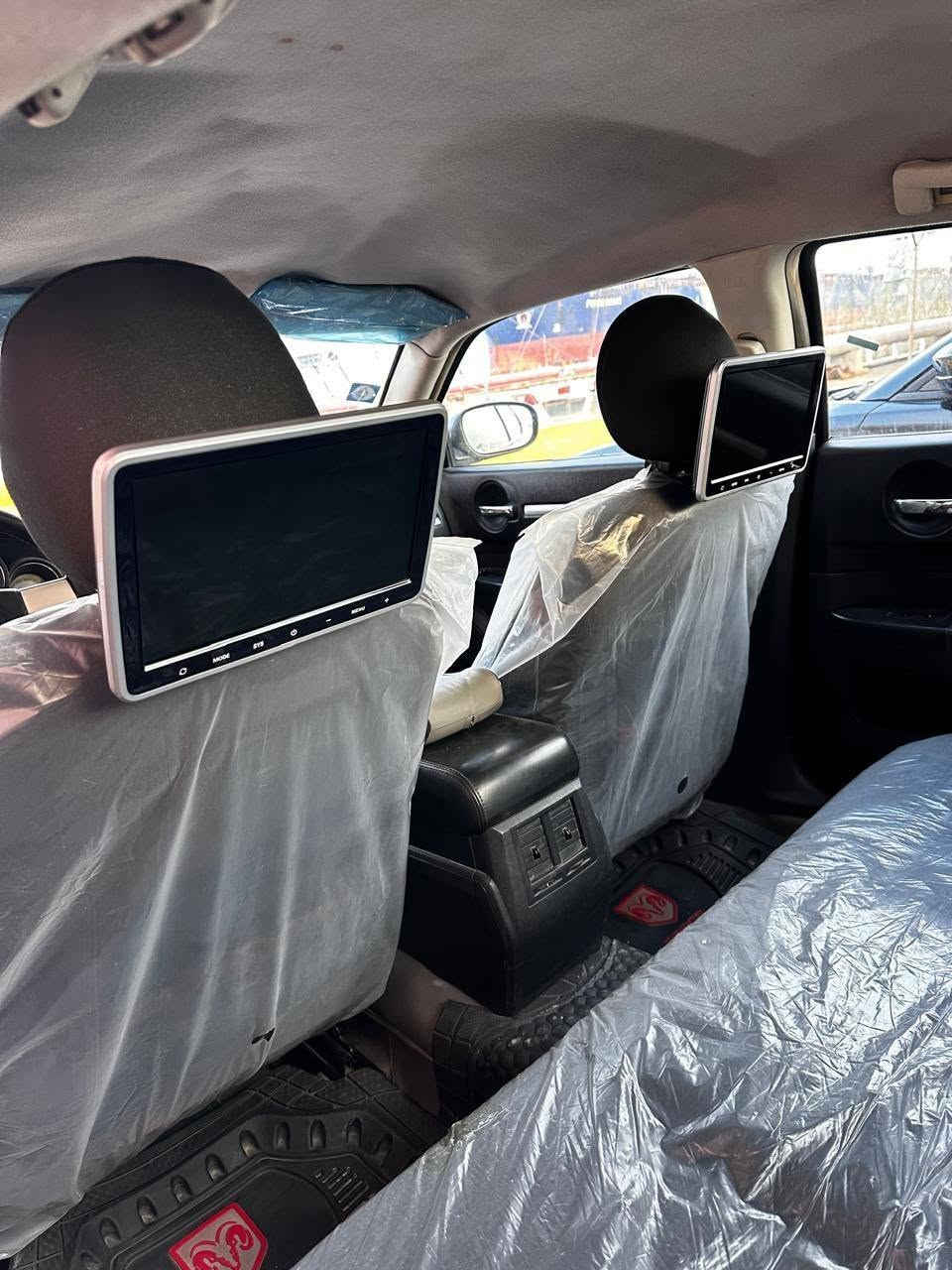 جارجر ٢٠١٠ رقم بغداد نضيفة وجاهزة كير ومحرك وحدادية وتبريد بيها جاملغ وبنيد من امريكا والباقي كفالة 
مكانها ناصرية مركز 
للاستفسار ***********
