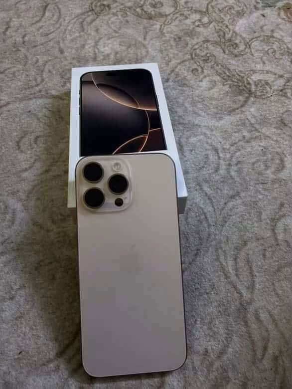 السلام عليكم
‏ iPhone 16 pro Max ￼
ذاكره 256
البطاريه 96
الجهاز بعده جديد ونضيف 
مشحون 267
بعده بضمانه بعد 4اشهر يله يخلص 
 مكاني بغداد العامريه           السعر 1350وبي مجال 
***********
