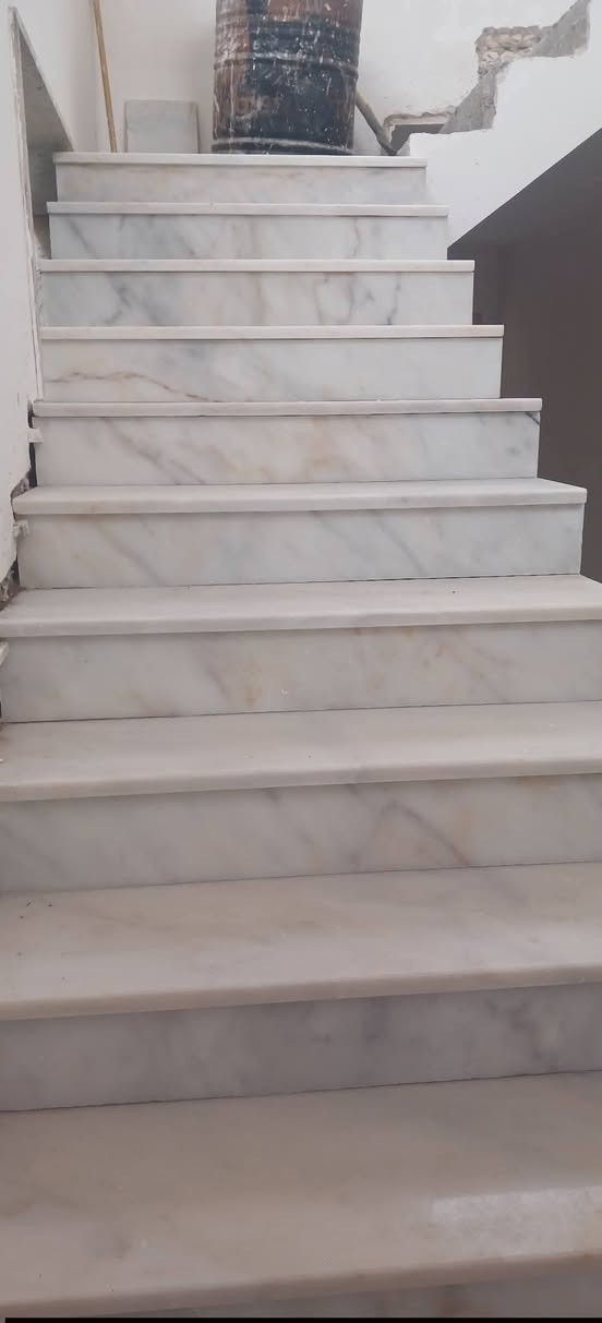 خلفة سيراميك ارضي وجدران متفرغ حاليا للاتصال
‏‪***********‬‏
