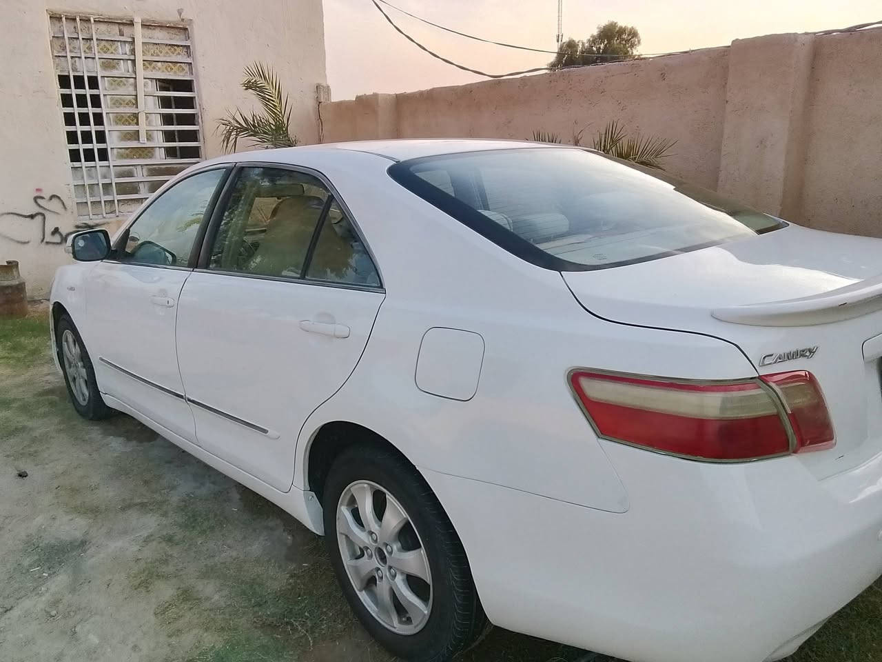 كامري ٢٠٠٩خليجي
 السياره جاهز كهرباء كله شغال 
رقم نكليزي سنويه. 2030 تحويل مباشره 
السياره جاهز مكينه وكير وحداديه وتخم تاير جديد 
السياره فول واحد على واحد 
مكينه حاويه صار ٤ايام من شادها
تحكم ستيرن 
تبريد ثلج 
داخل صاج 
برده خلفيه 
مري شفط 
فتحه سقف 
السياره جاهز واحد على واحد 
بيه صبغ قطعه وحده والباقي كفاله 
 السعر 88 وبيه مجال الشراي 
***********
***********
