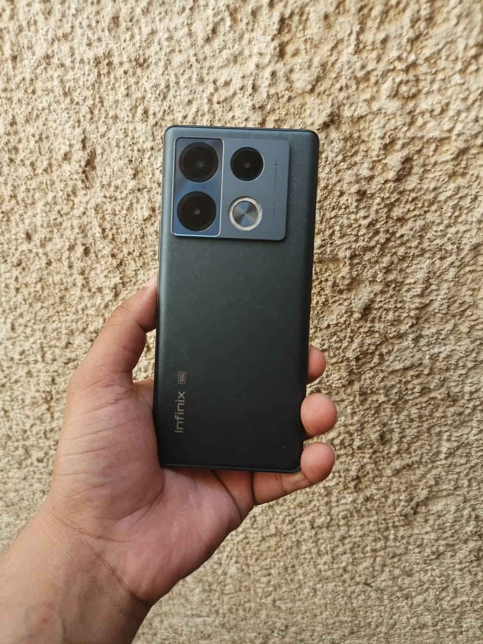 إنفينيكس نوت 40 برو 5G
الشاشة: AMOLED بحجم 6.78 بوصة، بدقة FHD+، وتدعم معدل تحديث 120 هرتز.المعالج: ميدياتك Dimensity 7020 بتكنولوجيا 6 نانومتر.الذاكرة والتخزين: مساحة تخزين داخلية 256 جيجابايت مع ذاكرة عشوائية (RAM) تصل إلى 12 جيجابايت.الكاميرا الخلفية: رئيسية بدقة عالية مع دعم مثبت بصري (OIS).الكاميرا الأمامية: بدقة 32 مجابكسل.البطارية والشحن: بطارية بسعة ممتازة تدعم الشحن السريع وتقنية الشحن اللاسلكي من انفنكس جهاز كلش نضيف غراضة كاملة سعر ٣٠٠ قفل الآن هذا G5 مو لعادي تواصل واتساب أو الاتصال ***********

