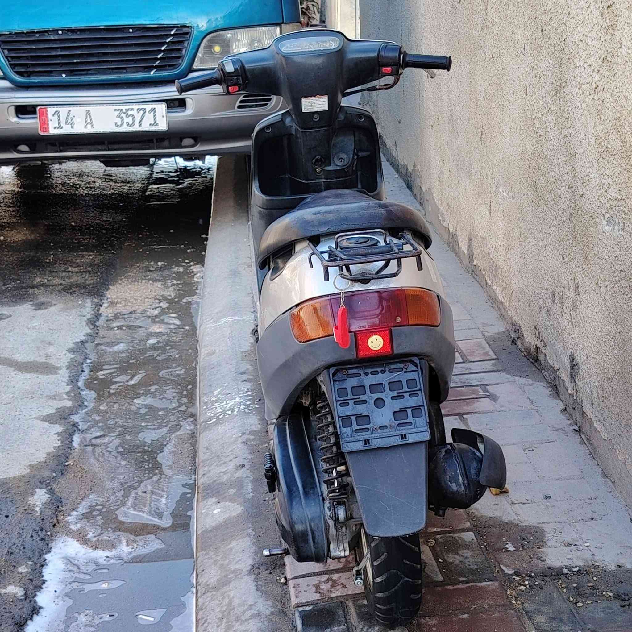 السلام عليكم دراجه بطه للبيع مامفتوحه تجيب مصلح وياك ويفحص  نكره سلف كهربائيات شغاله من اشاير كلوب سطاب مكينه خرسه لاونه كير ولا اكسن الدراجه جديده بمعني الكلمه مكان كربلاء طويريج السعر 500 وبيها مجال ولشراي يتصل ***********
