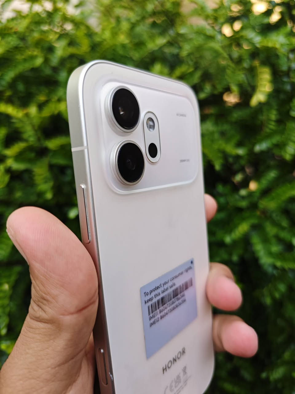 honor 600
هونر 600 العادي احدث اجهزة هونر 2026
نظيف جدا  استخدام شهرين تقريبا كامل ملحقات الاصلية كارتون +شاحنه 80 واط+كفر شفاف (ملاحظة فقط بي Pixel Dead نقطة سودة بطرف الشاشة صغيرة جدا بكد راس القلم موضحة بالصور بدون اي تاثير على الاستخدام) 

مواصفات عالية كامره 200 ميكا 
بطارية عملاقة حجم 7000 شحن سريع 80 واط 
ببجي 90 فريم 
شاشة امولد تردد 120 هرتز سلاسة فائقة سطوع تكييفي ذكي بالذكاء الصناعي الجهاز بشكل طبيعي يدعم الذكاء الاصطناعي بشكل متطور 
سعرة 430 الف 
مكاني فلوجة او صقلاوية +متوفر توصيل لجميع المحافظات 
*********** واتساب
