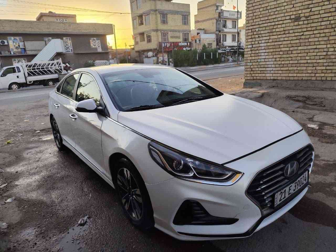 السلام عليكم 
سوناتا 2019
مكينه 2400
رقم سلمانيه الدولي 
فووول موصفات 
بصمه  
كشن كهرباء 
كشنات تدفئه
كأمره دواره 
جنطه كهرباء 
رادار 
نقطه عمياء 
أشاير بل مري 
شاحن واير ليس 
فول تحكمات استيرن 
قطعتين تبريد 
وبعد بيه هواي موصفات 
حادثه/ بلصور  
مكان السياره / بغداد الشعله 
رقم الهاتف /‏‪***********‬‏
السعر / 128 و بيها مجال بسيط
